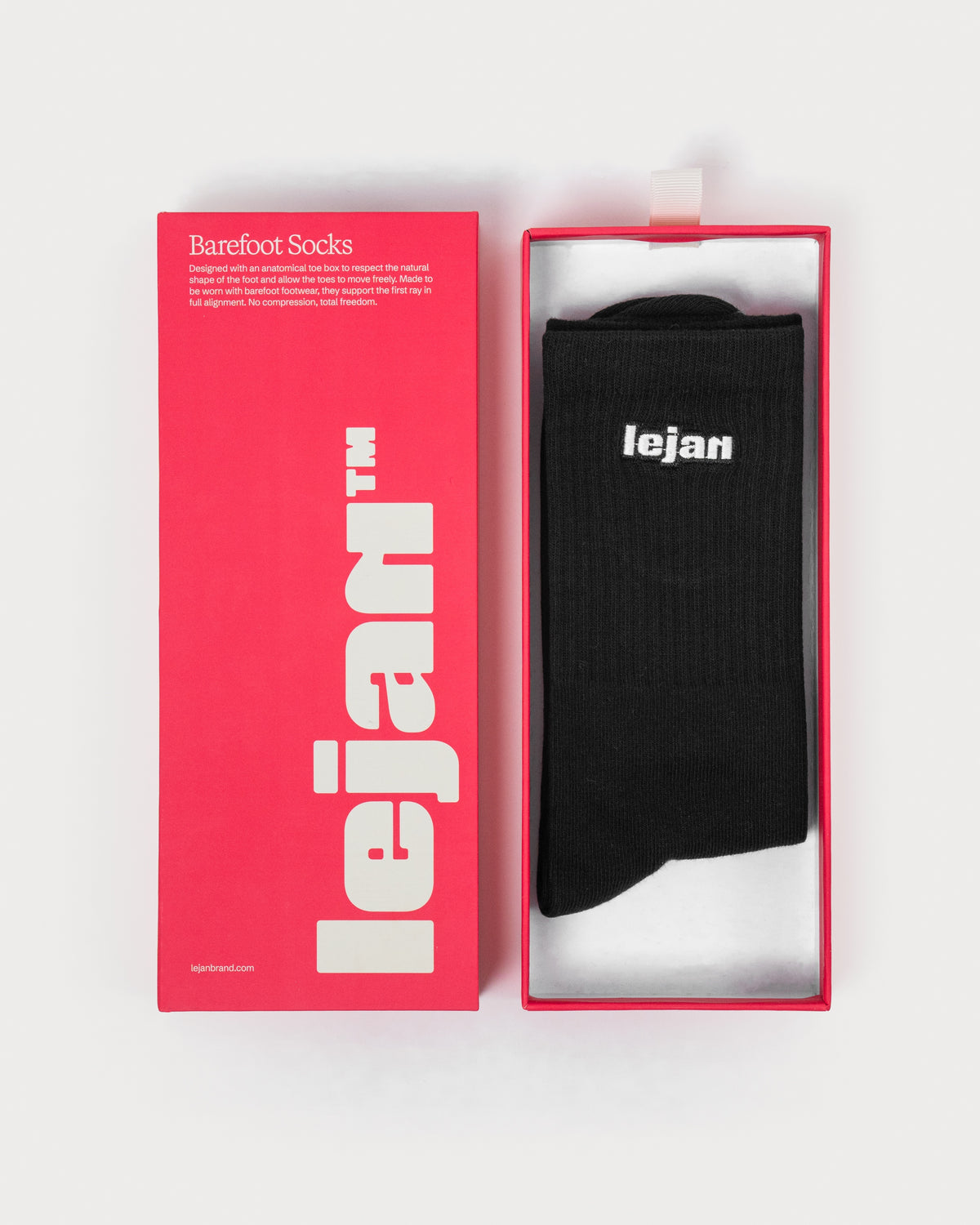 Calcetines barefoot Lejan negros con logo blanco, en su caja