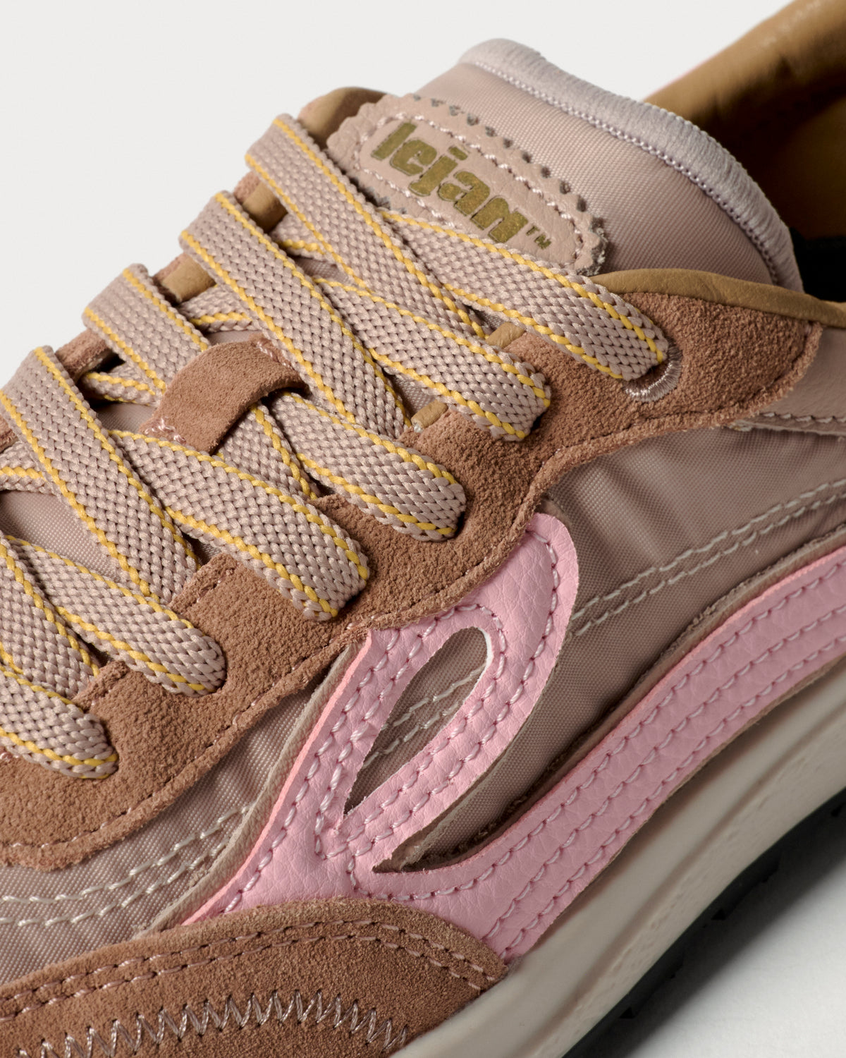 Lejan Melrose Rose / Candy Pink - detalle del logo y mediasuela
