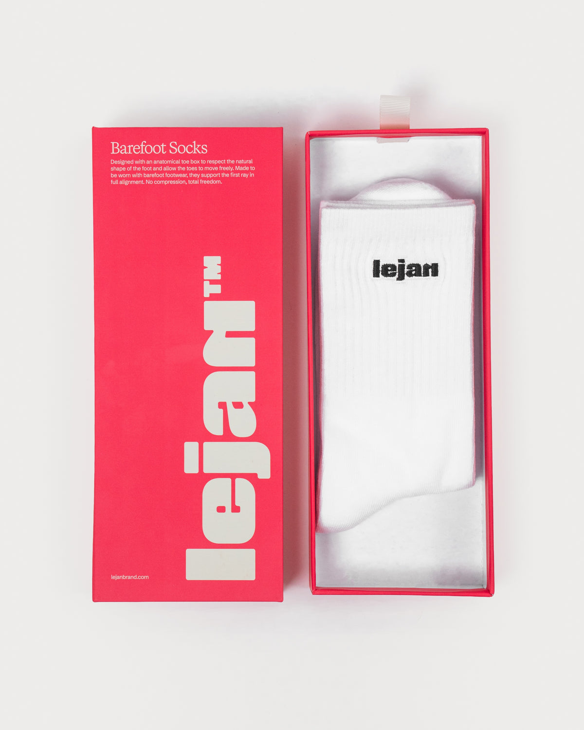 Calcetines barefoot Lejan blancos con logo negro, en su caja