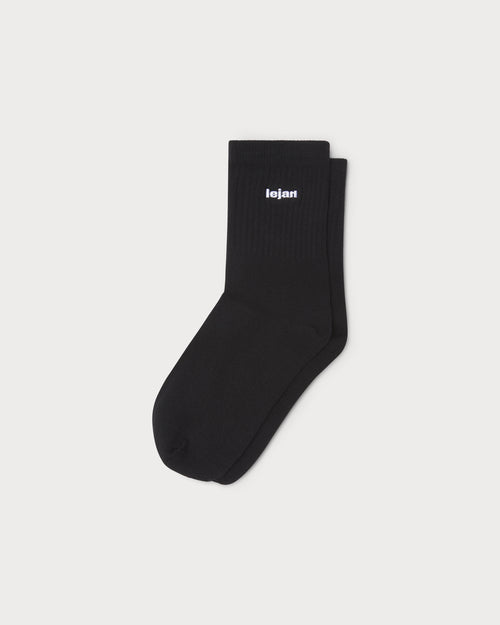 Single Black Essential White