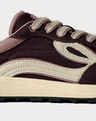 Lejan Melrose Burgundy - detalle del logo y mediasuela