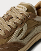 Lejan Melrose Dark Beige - detalle del logo y mediasuela