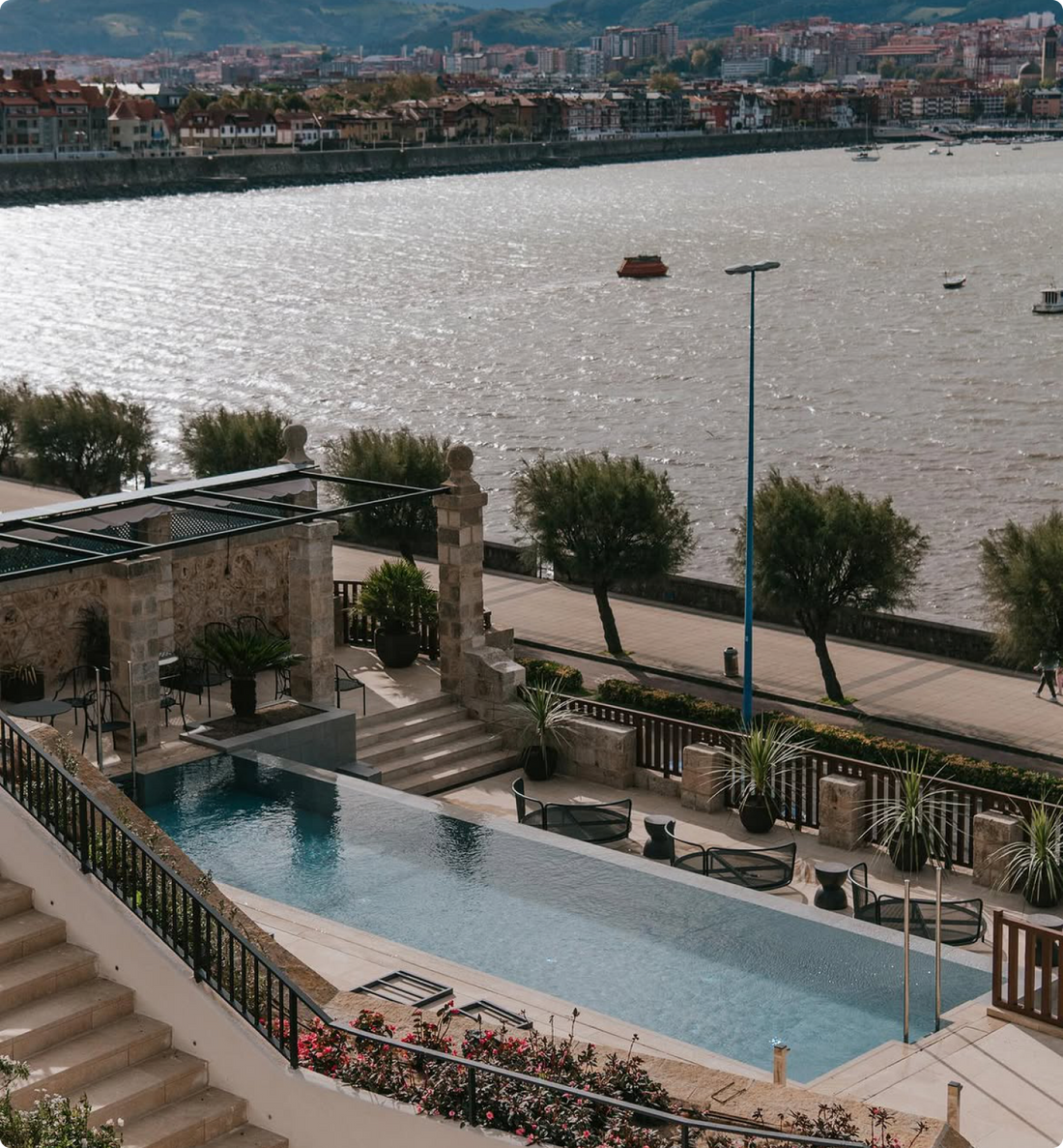 Palacio Arriluce · piscina